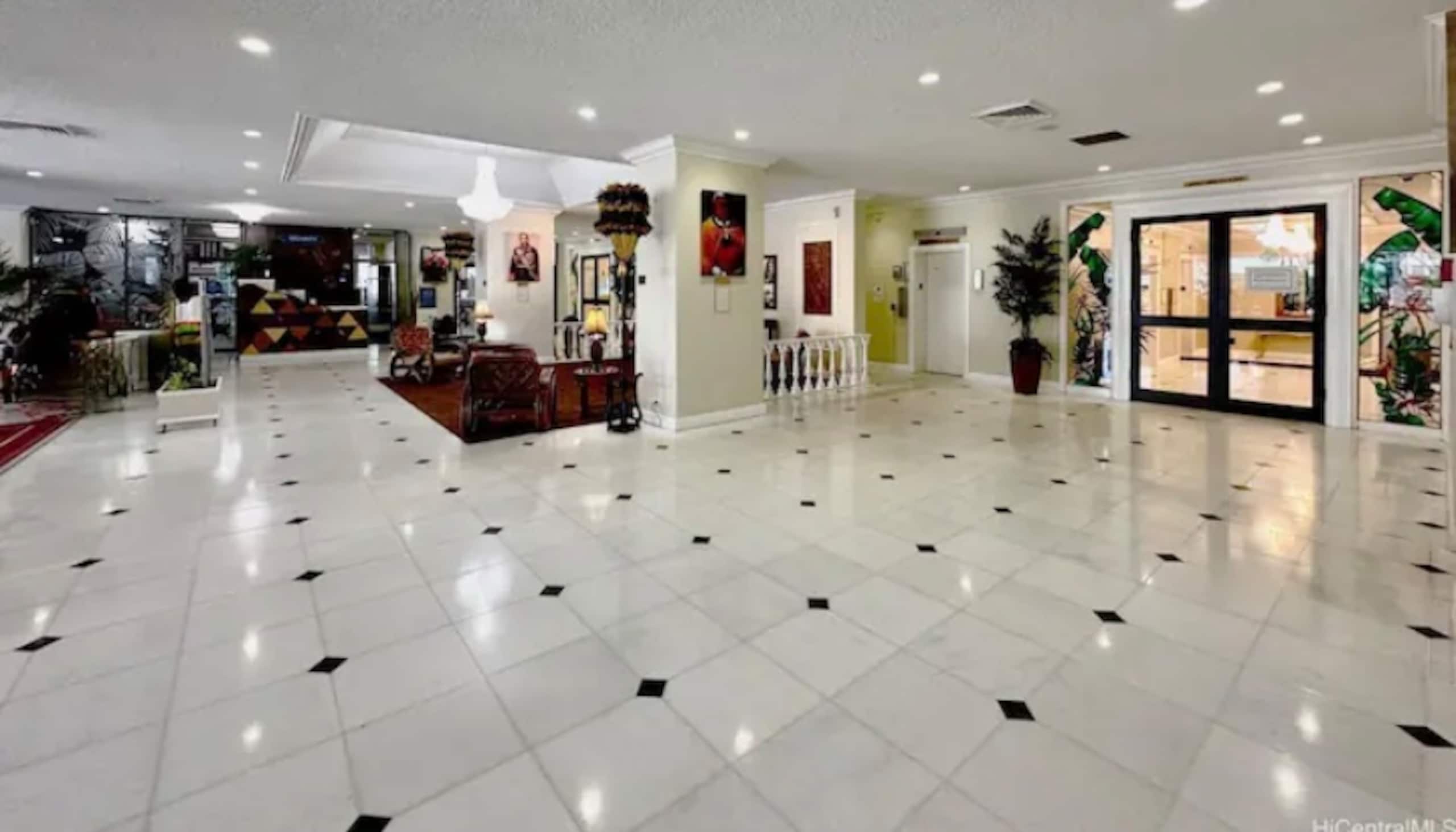 1 bd Ocean View Assigned Parking King bed Pool Gym - Image 46