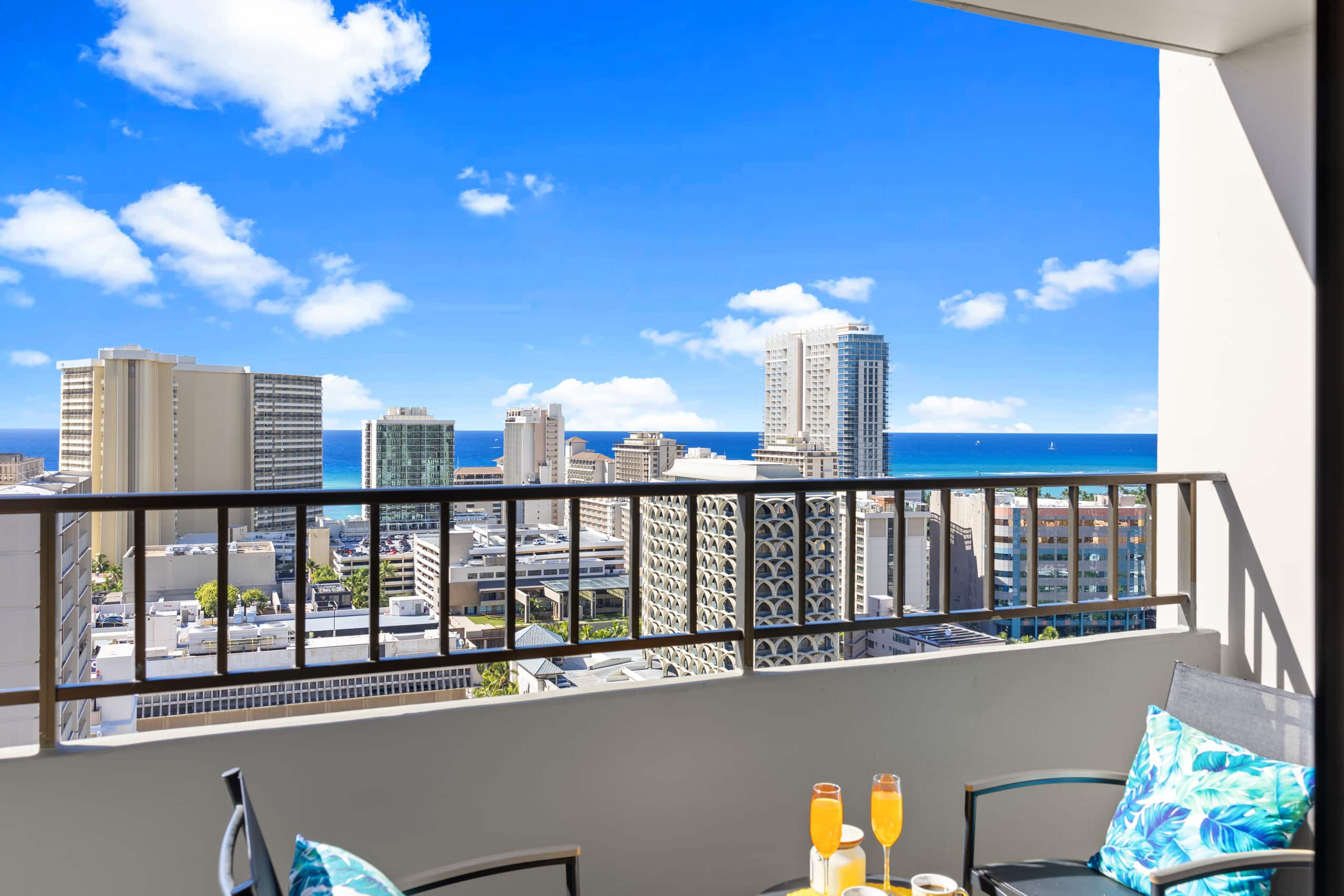 1 bd Ocean View Assigned Parking King bed Pool Gym - Image 27