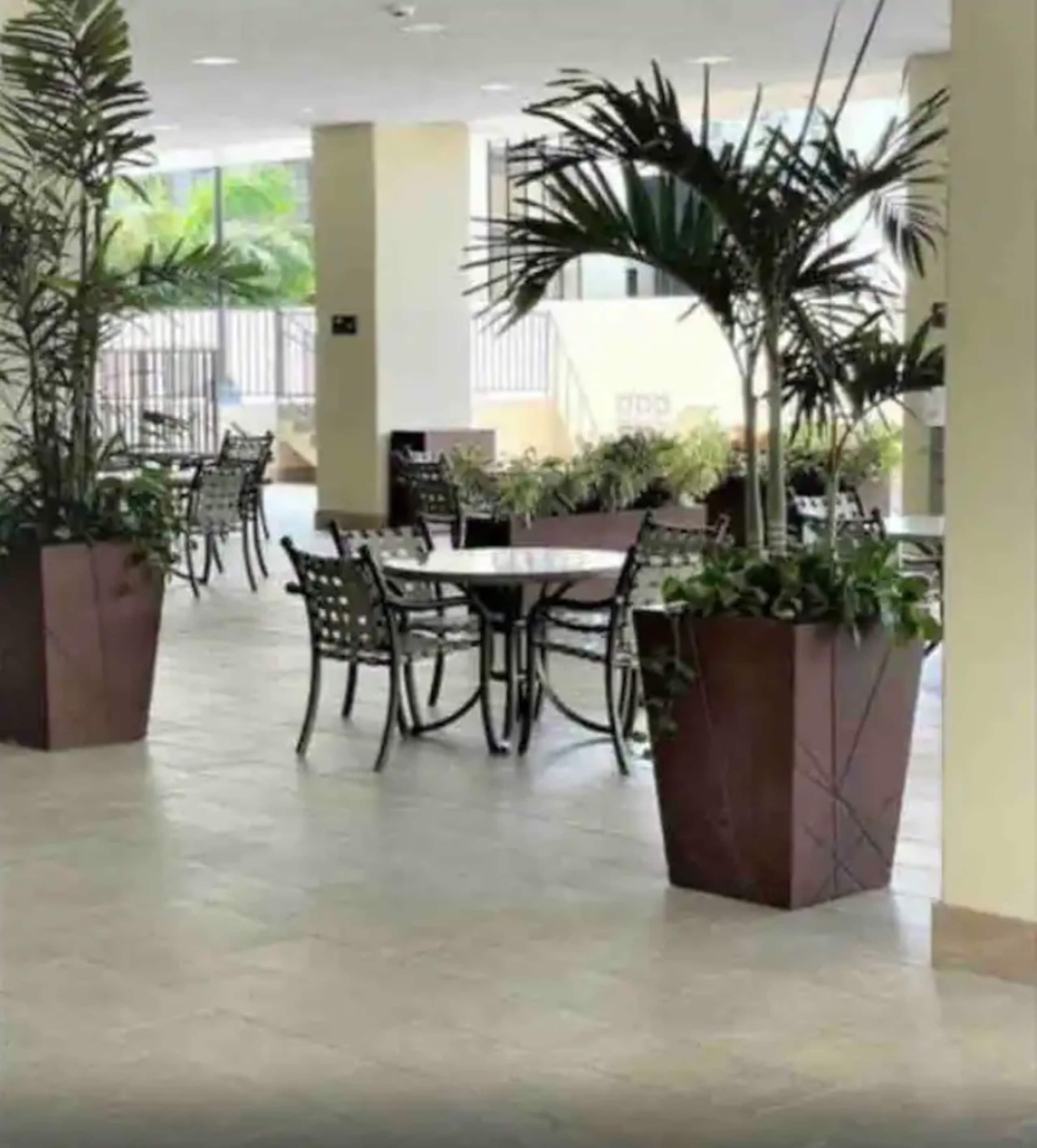 1 bd Ocean View Assigned Parking King bed Pool Gym - Image 44