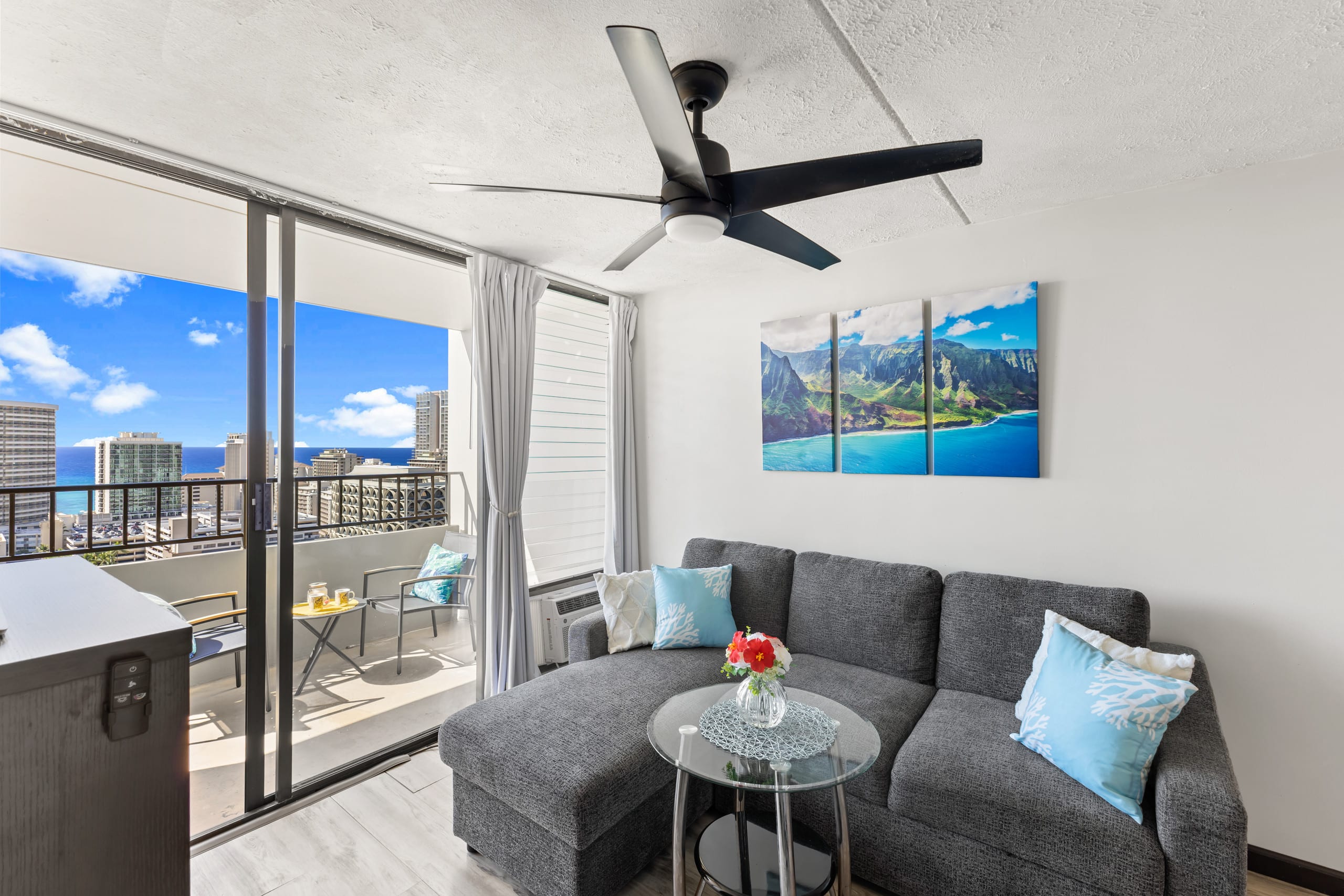 1 bd Ocean View Assigned Parking King bed Pool Gym - Image 8