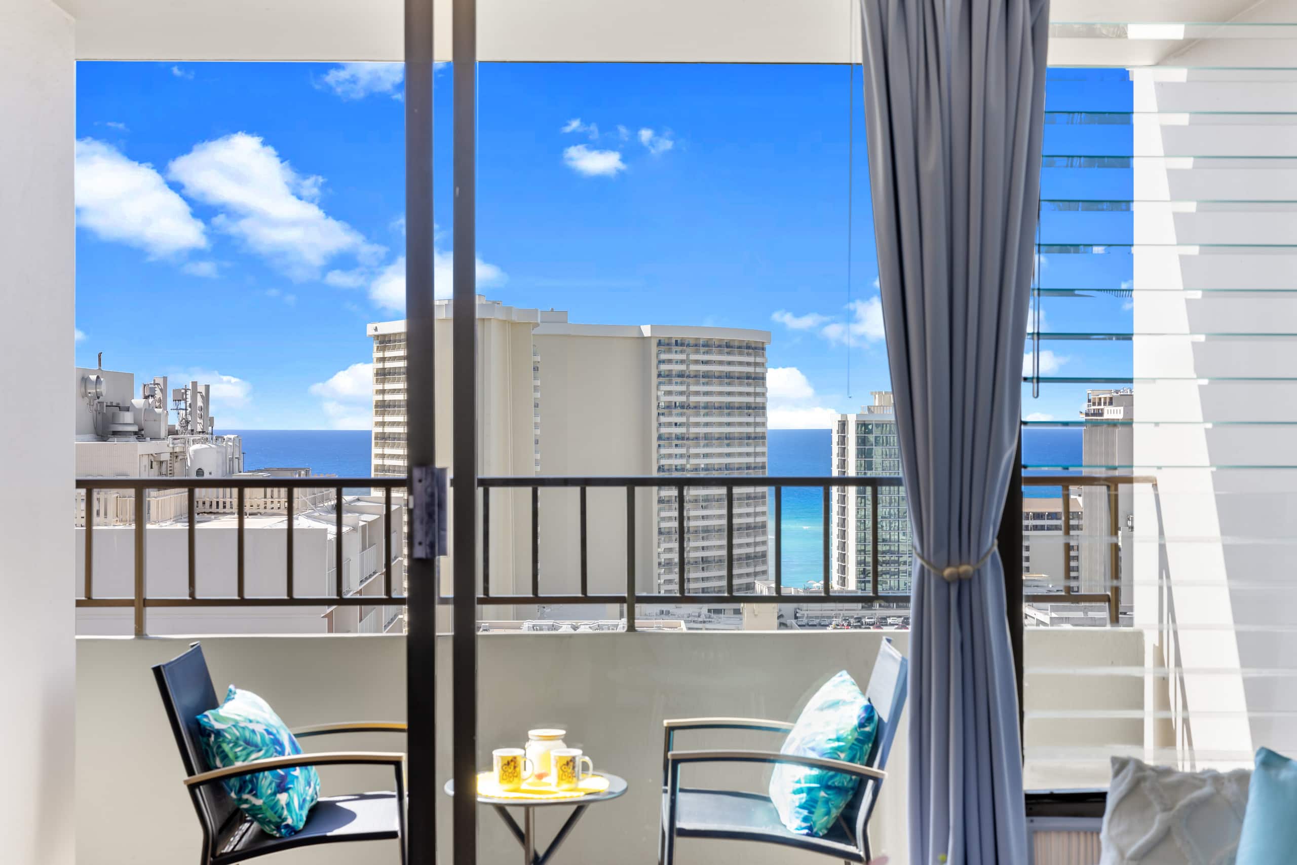 1 bd Ocean View Assigned Parking King bed Pool Gym - Image 5