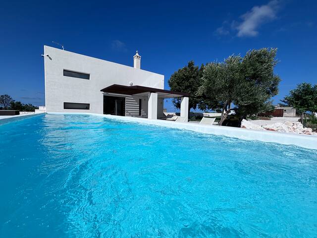 Aeneas Villa Pool & Jacuzzi gallery image 2