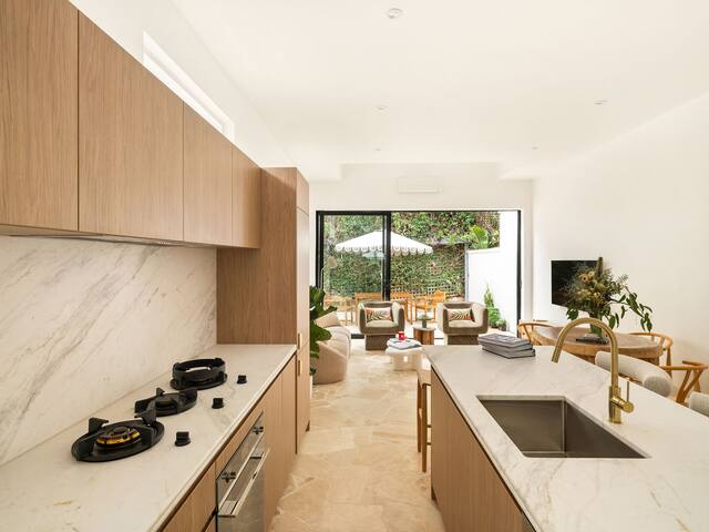 Brand new luxury home in Bondi Beach gallery image 2