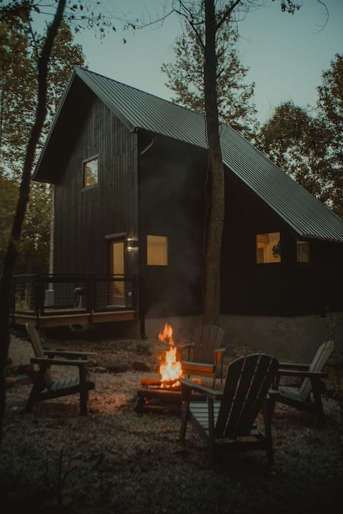 The Still House - Secluded Couples Cabin in RRG