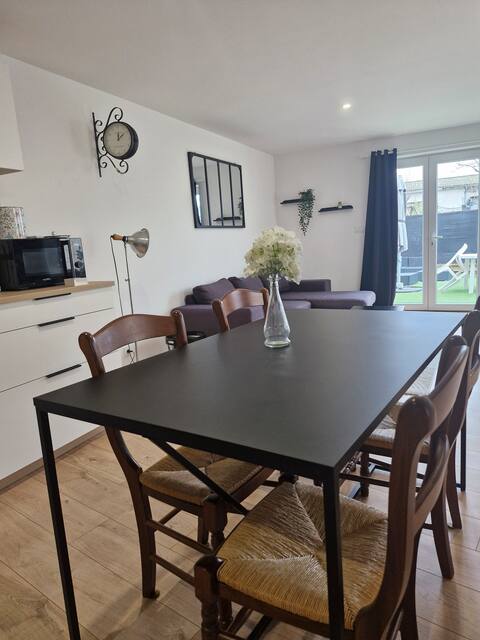 2-bedroom house, up to 6 people, near highway