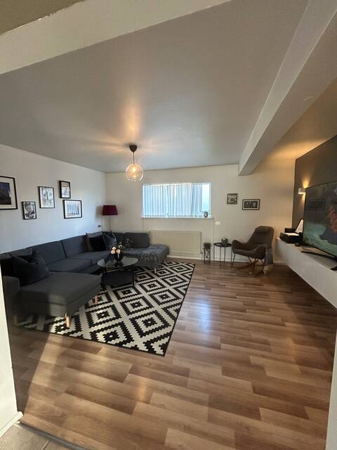 Cozy apartment! Close to airport