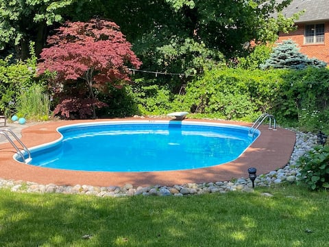 Luxury House with a Bright Sunroom & a heated pool