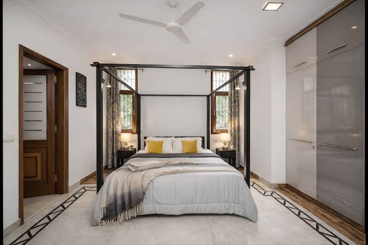 Defence Colony Apartment 3 Bedrooms, South Delhi - New Delhi