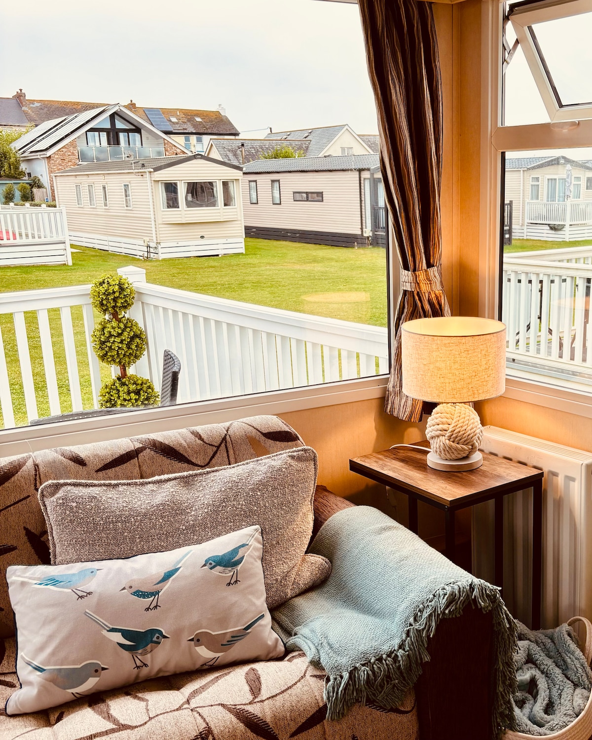 Top Airbnb: Sunset Views 2-Bed Holiday Home, near the beach. in Northam