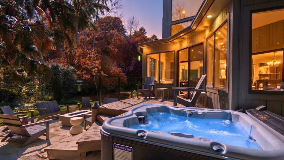 Top-earning Airbnb listing in Sister Bay, 4 bedrooms