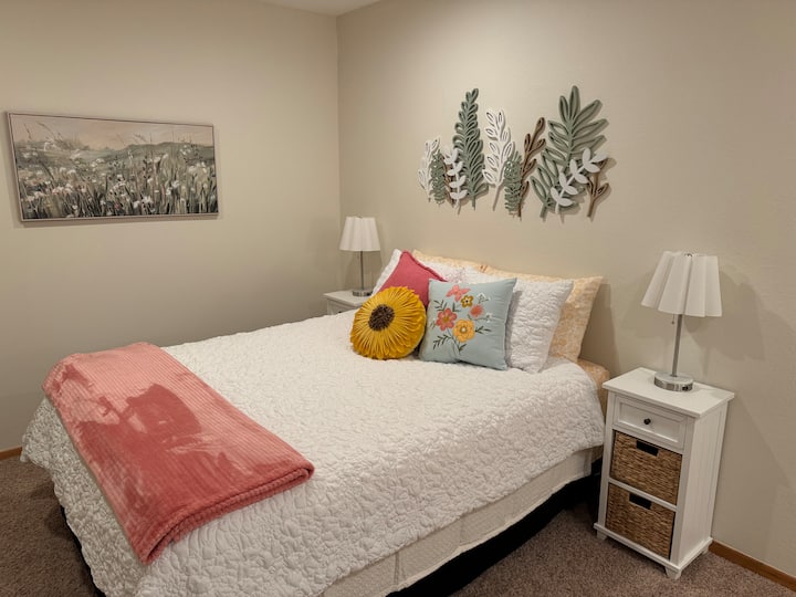 寝具は季節によって異なる場合があります 