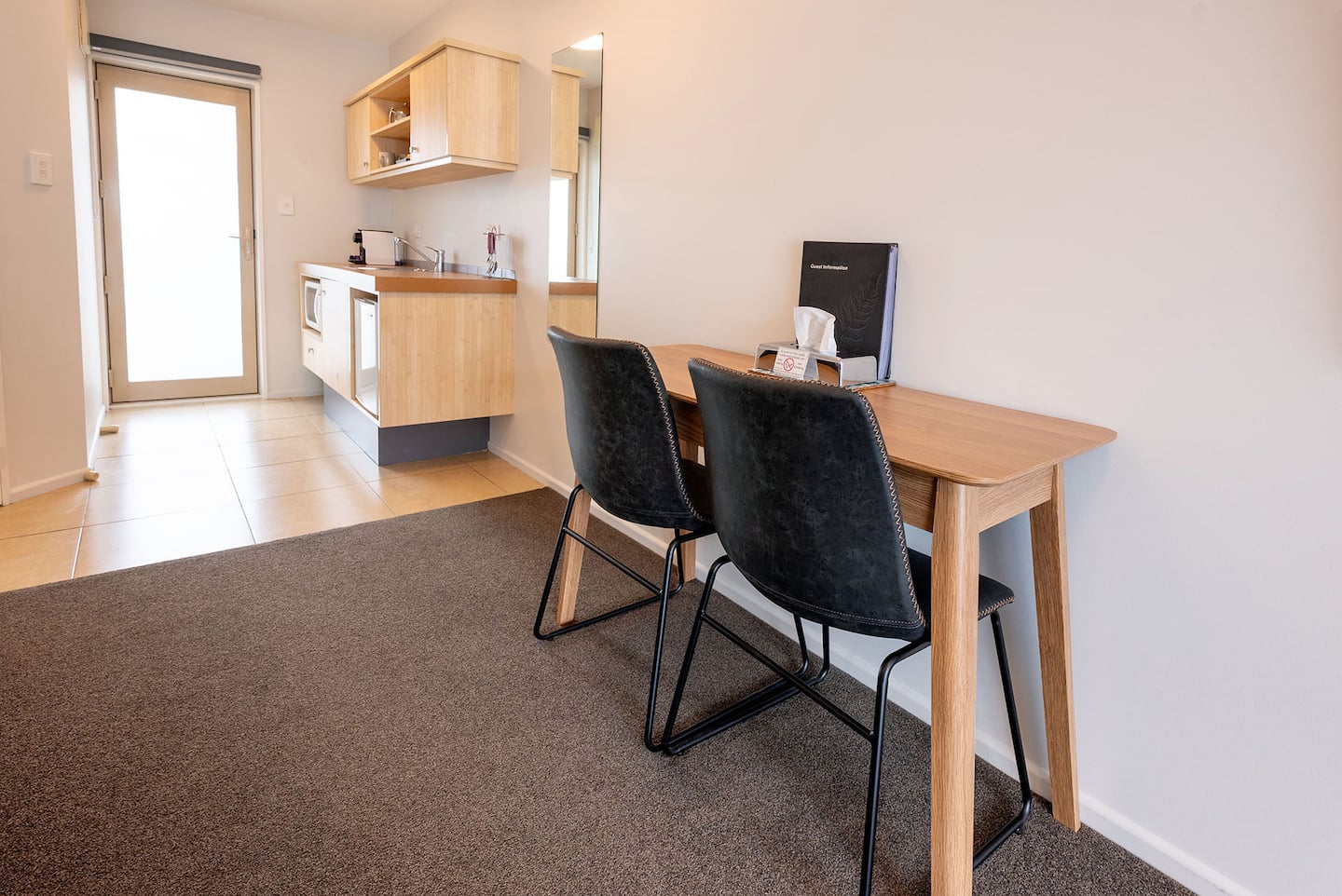 Upstairs Spa Studio - Adults Only 5