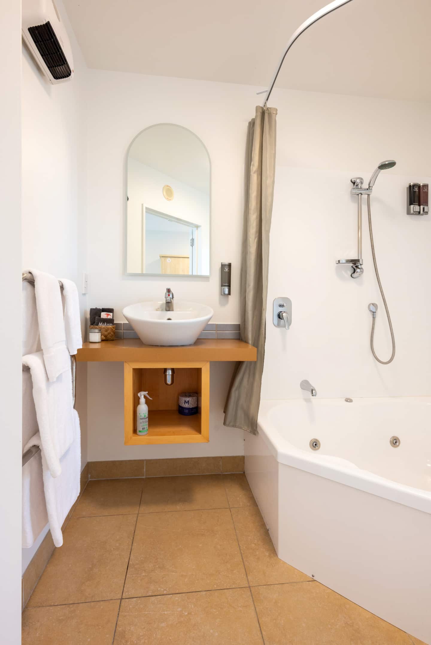 Upstairs Spa Studio - Adults Only 3
