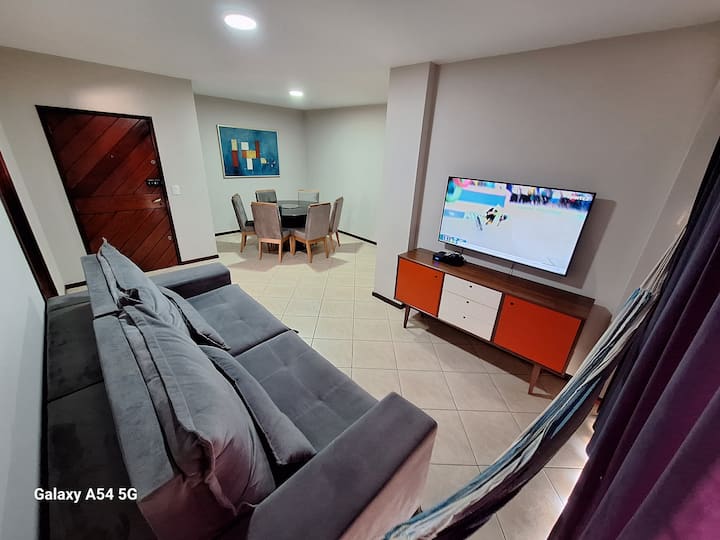 Sala de estar, sofá con chaise, red de descanso de TV por cable, TV inteligente 