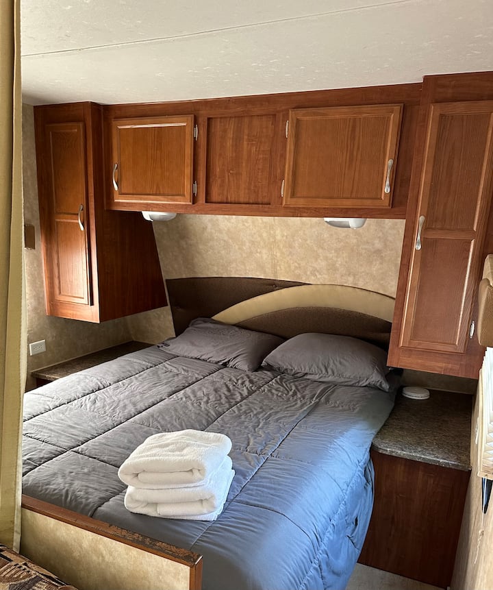 Lakefront Camper - Cold Lake