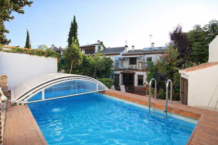 Tuanfitrion Villa Con Piscina Climatizada - Granada, España