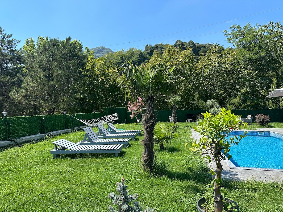 Villa jeshile Korunaklı sıcak havuz