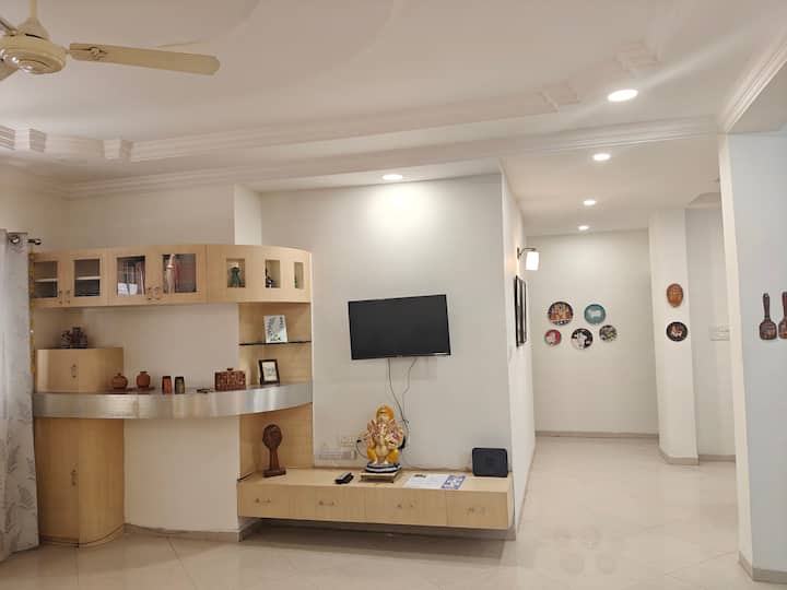 201 Ishan Apartment - Deluxe - Vadodara