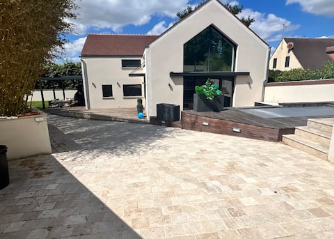 Villa contemporaine/piscine/spa