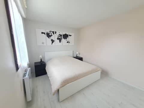 Spacious house • 3 bedrooms • Close to station