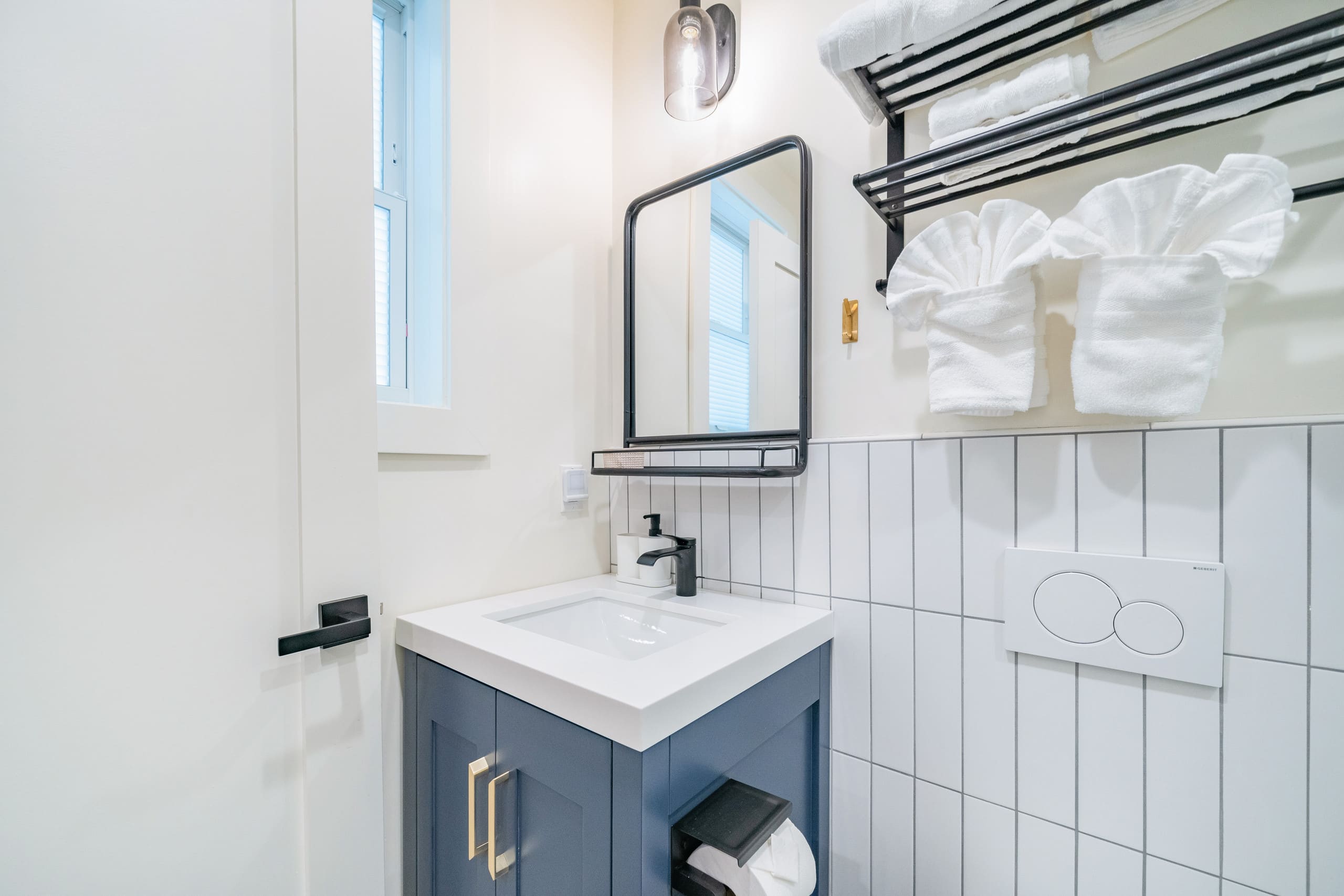 Brand-new, Cheery & Private Flat w/ Outdoor Patio - Image 20