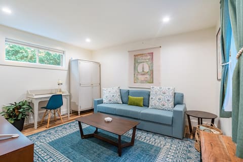 Top performing Airbnb: Brand-new, Cheery & Private Flat w/ Outdoor Patio in Parkside