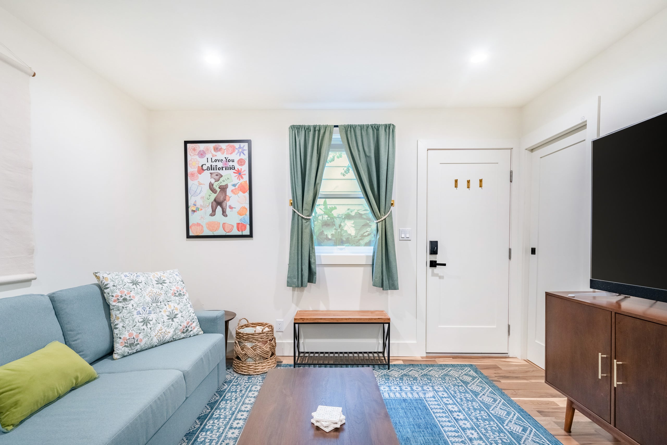 Brand-new, Cheery & Private Flat w/ Outdoor Patio - Image 5