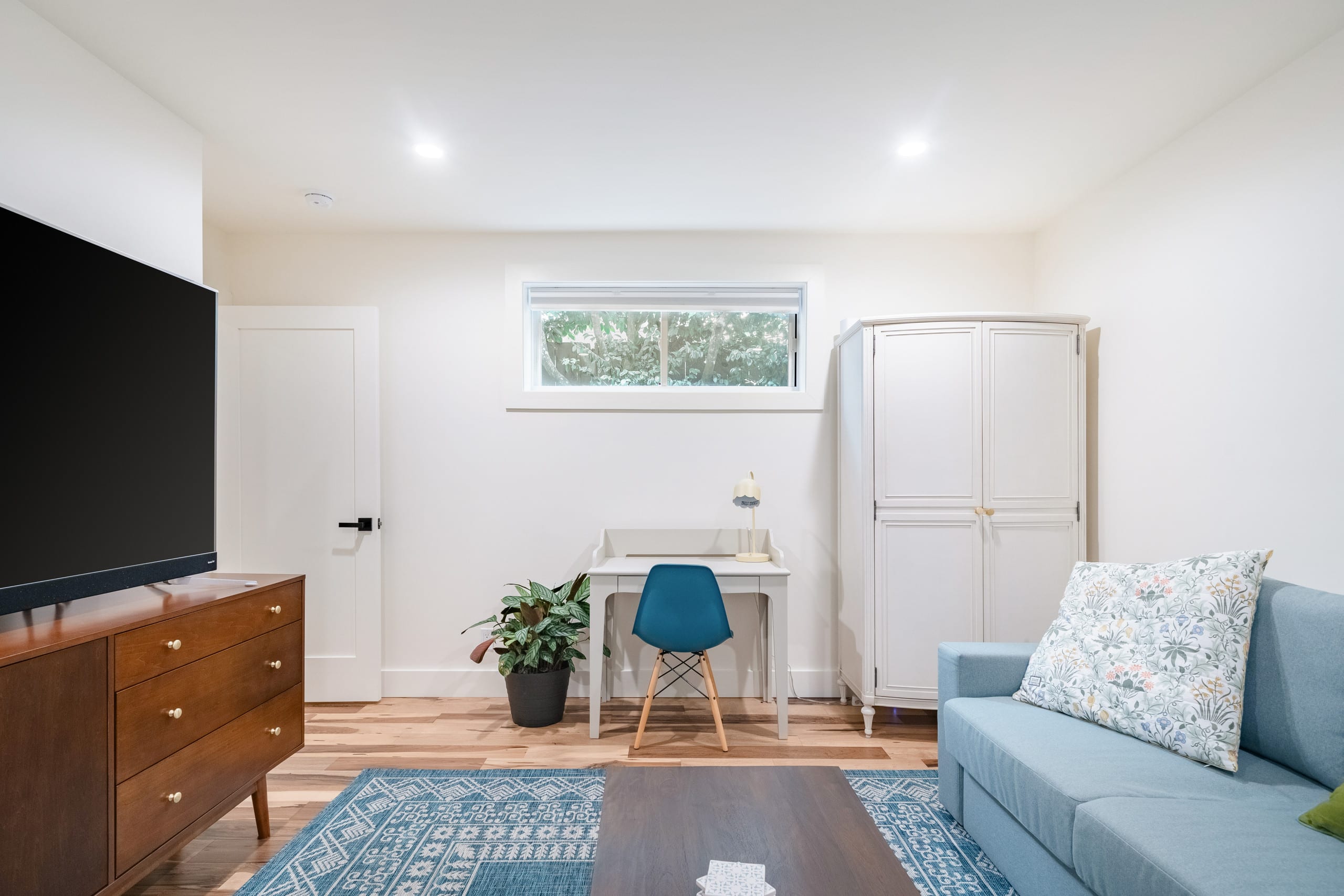 Brand-new, Cheery & Private Flat w/ Outdoor Patio - Image 2