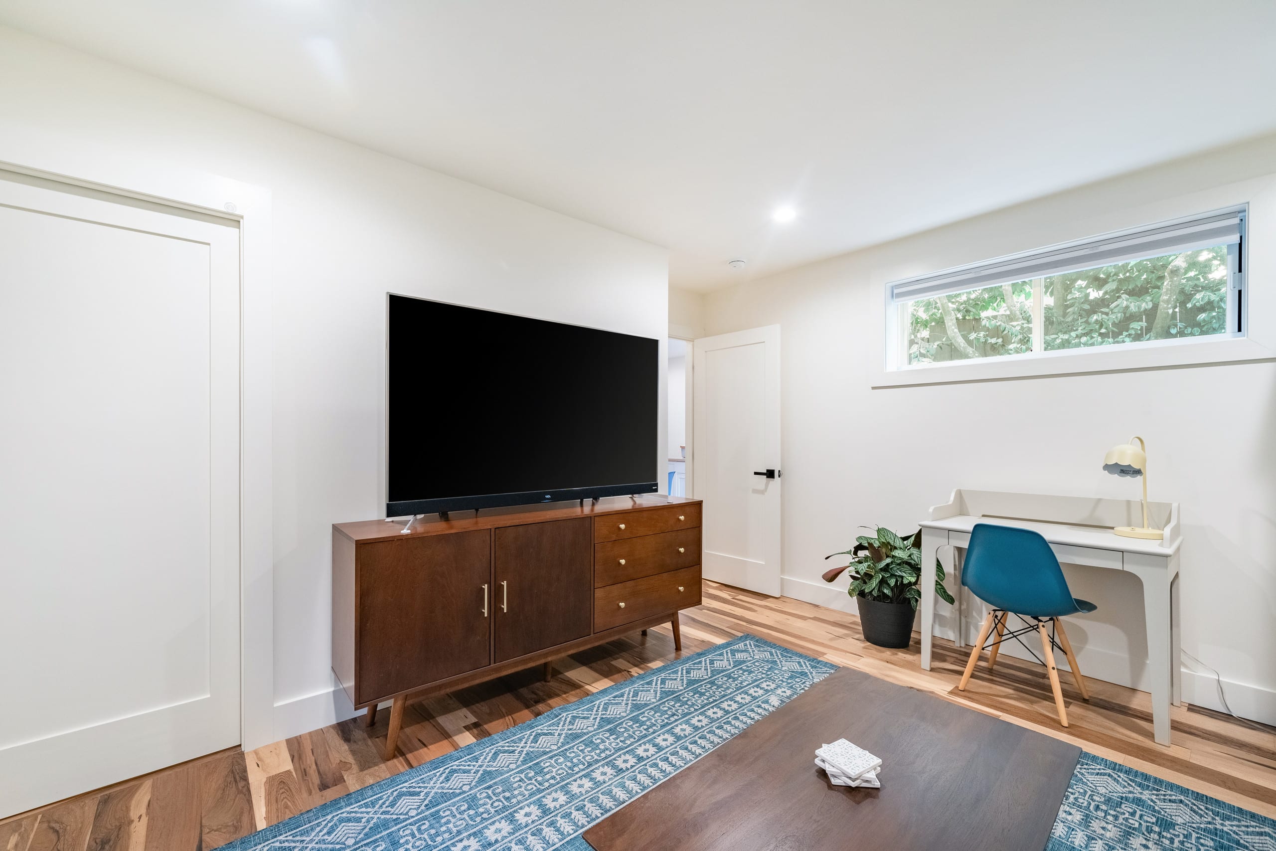 Brand-new, Cheery & Private Flat w/ Outdoor Patio - Image 6