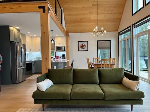 Modern, Spacious Cottage near Algonquin Park
