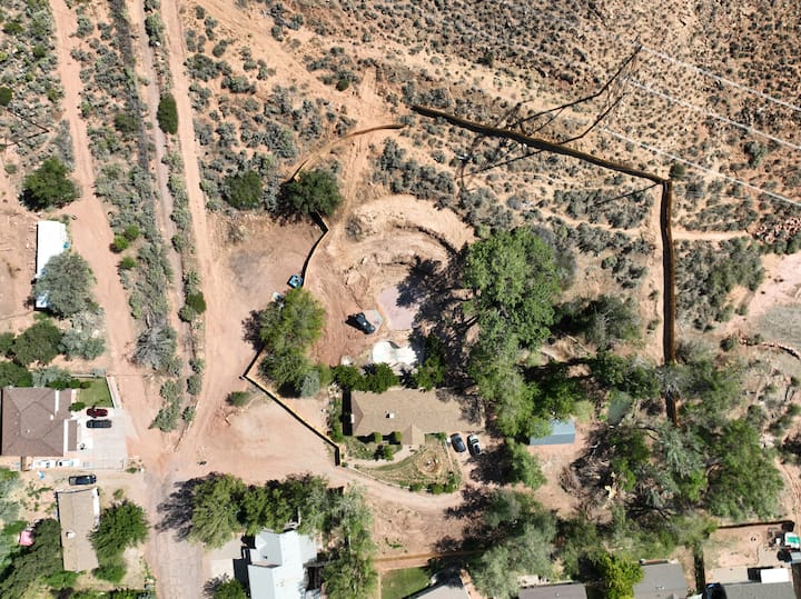 Spacetime- King Bed/bath + Camp Spot Wetrock - Moab, UT