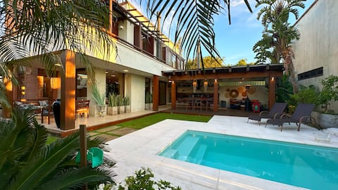 Air-conditioned house with 4 en-suites by the lagoon