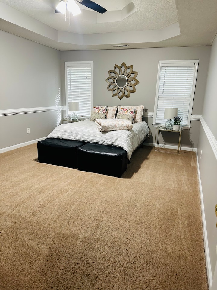 غرفة النوم الرئيسية 