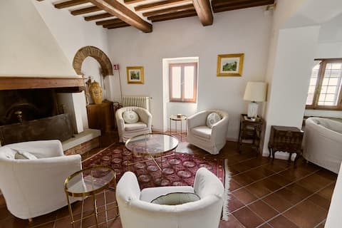 Airbnb con migliori performance: Casa Napoleone - Tuscan Villa w/ pool near Cortona a Castiglion Fiorentino