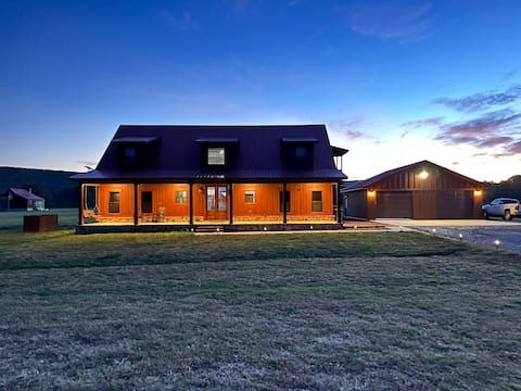 Hollywood’s Red River Retreat