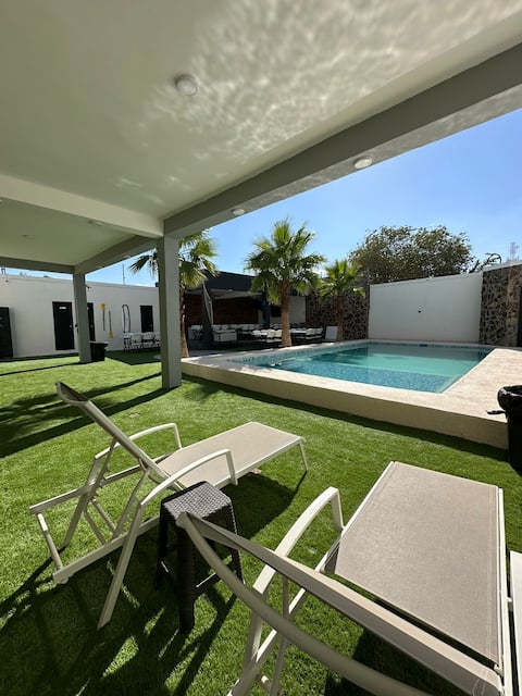 15 minutes from the consulate