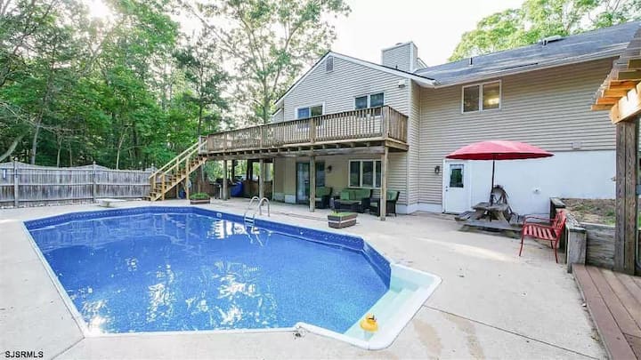 Relax Home With Heated Pool! - Makepeace Lake, NJ