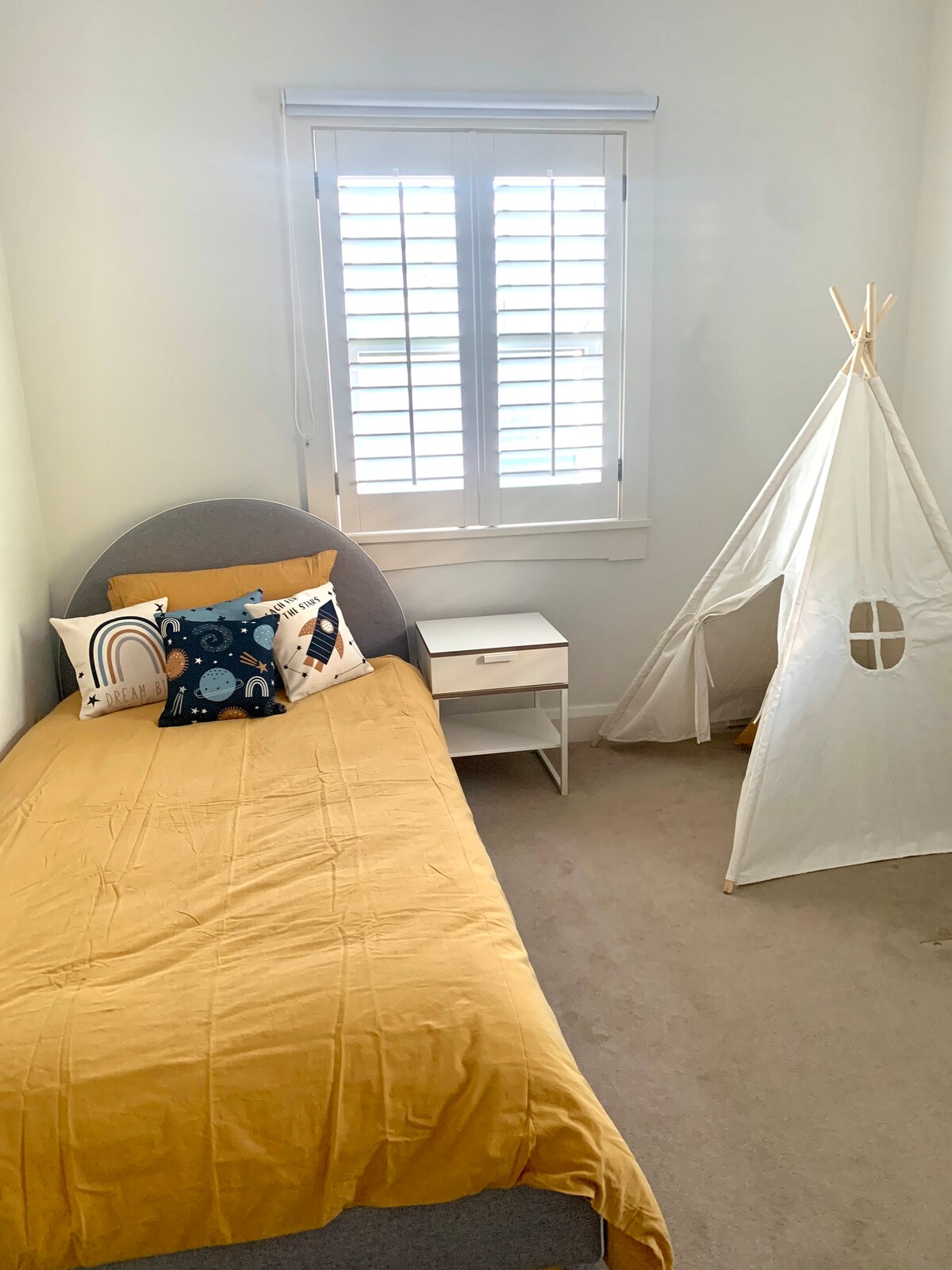 Ერთადგილიანი საწოლი 193 × 203 სმ