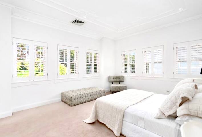 Spacious Summer Holiday Home gallery image 5