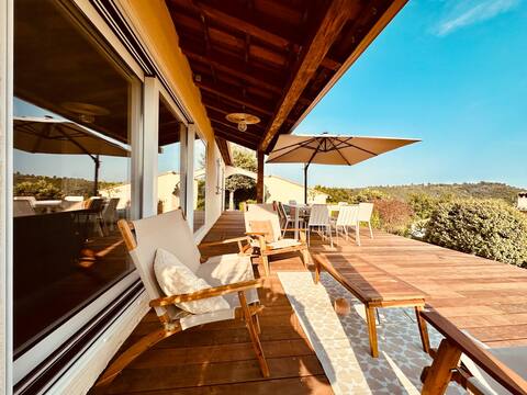 Villa Le Soleil Bleu 140 m² 3+1 beds Pool Garden