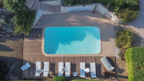 Villa Le Soleil Bleu 140 m² 3+1 beds Pool Garden