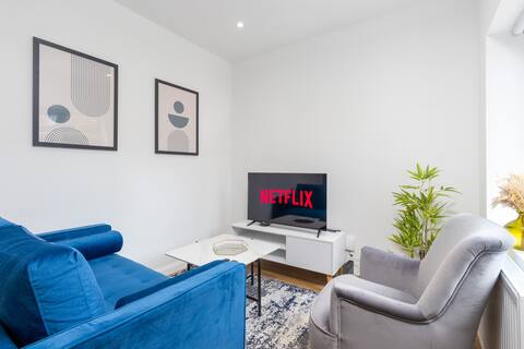 Top performing Airbnb: 7BR, Ideal for Business, FREE Parking, Sleeps 14! in Keresley