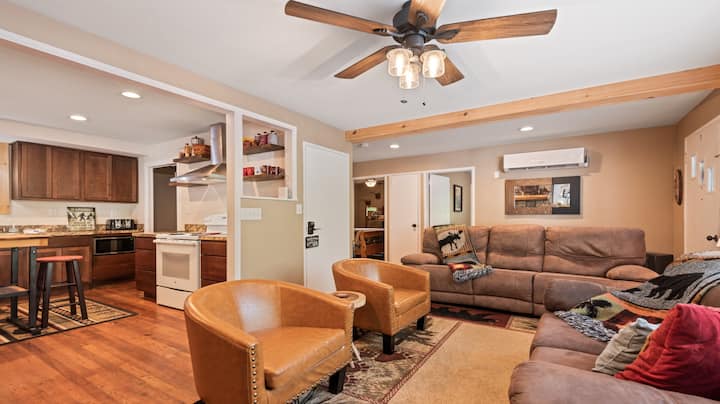 Red Robin Hill-great Location, Pet Friendly, Creek - Waynesville, NC