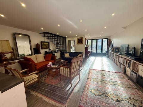 House, a slice of countryside in the city