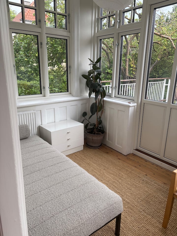 Spanie na dennej posteľke