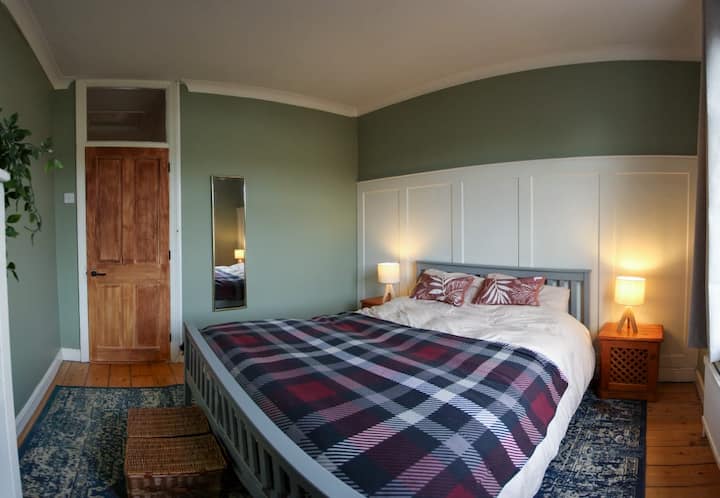 Брачен кревет со брачен кревет (широк 180-220 см)