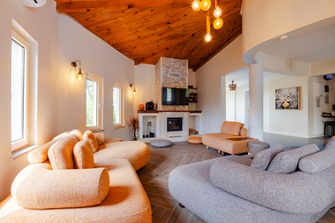 Popular Airbnb listing: Erdil Villa - villa with pool, sauna and children's park in Sapanca