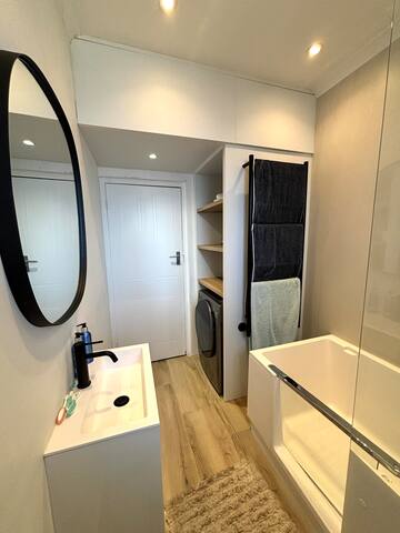 Family flat, great location! gallery image 4