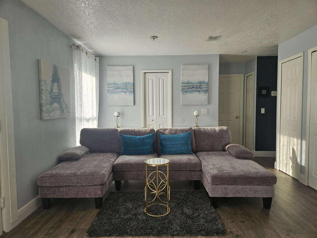 Popular Airbnb listing: Home away from home! in Ventura