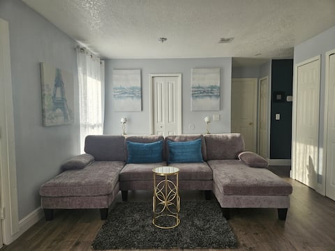Popular Airbnb listing: Home away from home! in Ventura